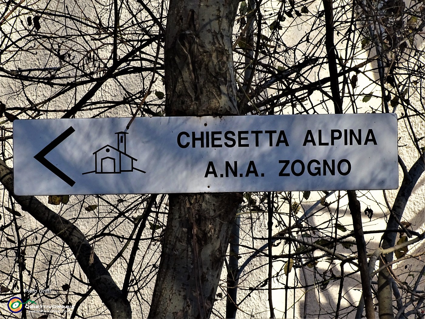 67 Qui, lasciato il 'Giro del Monte Castello', salgo al Monte Castello, alla Chiesetta Alpina .JPG
